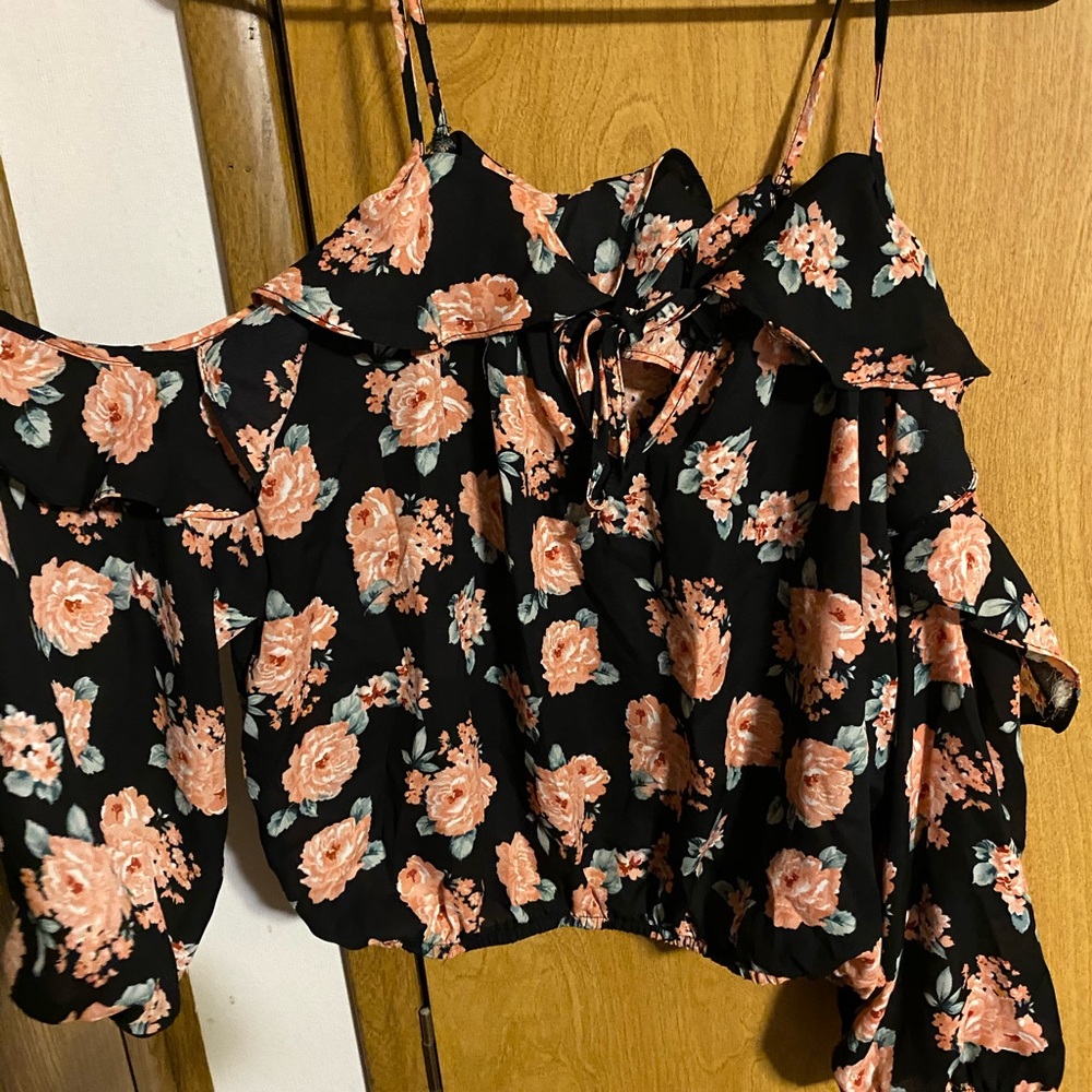 Could Shoulder Crop Top